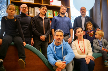 Отцы читают детям